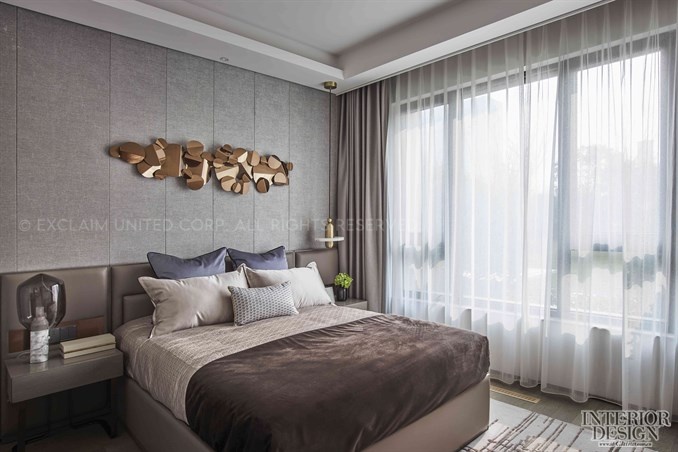 长亲房则以中度暖灰色系做为主墙背景,沉稳的色彩计划给予安定的感受做为主要的设定,一致的线 性语汇设计自天地壁拉开空间的延续感。 